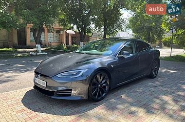Ліфтбек Tesla Model S 2017 в Сваляві