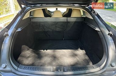 Ліфтбек Tesla Model S 2017 в Сваляві