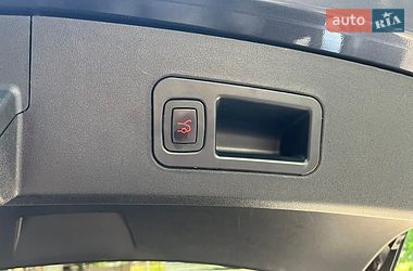 Ліфтбек Tesla Model S 2017 в Сваляві