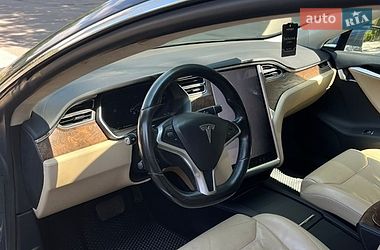 Ліфтбек Tesla Model S 2017 в Сваляві
