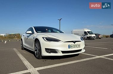 Tesla Model S  2020