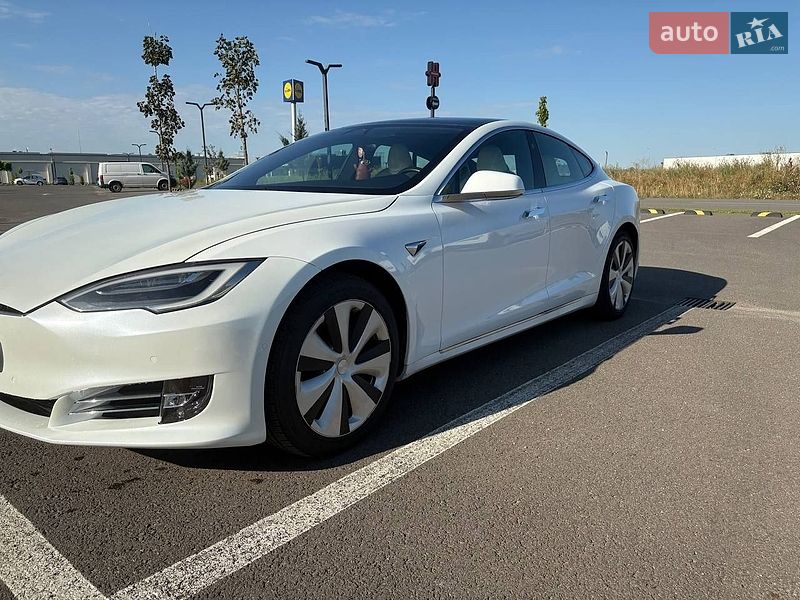 Лифтбек Tesla Model S 2020 в Одессе
