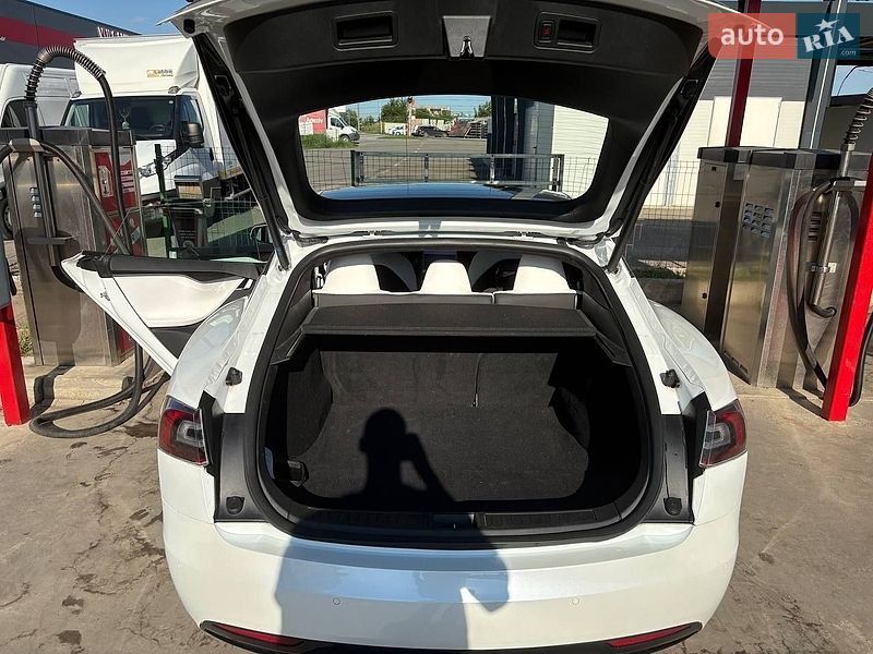 Лифтбек Tesla Model S 2020 в Одессе
