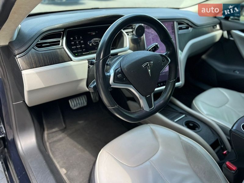 Ліфтбек Tesla Model S 2013 в Одесі