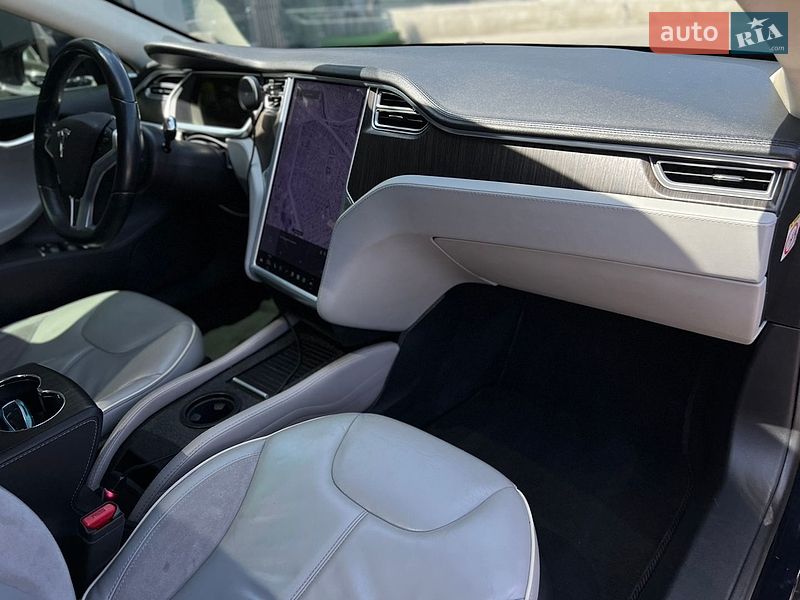Ліфтбек Tesla Model S 2013 в Одесі