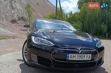 Tesla Model S  2015