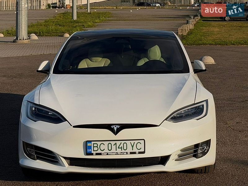 Tesla Model S 2020