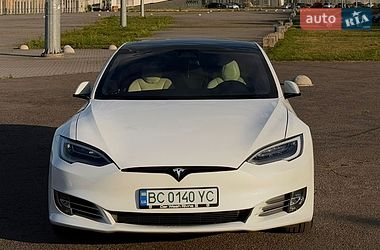 Tesla Model S  2020