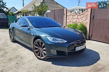 Tesla Model S 2014