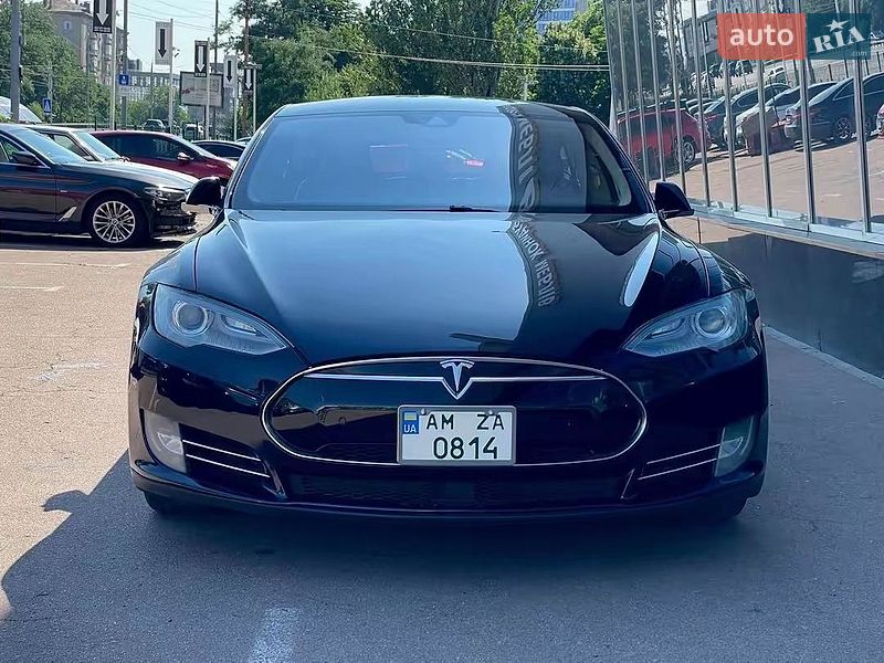 Лифтбек Tesla Model S 2015 в Киеве фото 2 Лифтбек Tesla Model S 2015 в Киеве