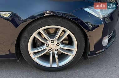 Лифтбек Tesla Model S 2015 в Киеве фото 6 Лифтбек Tesla Model S 2015 в Киеве