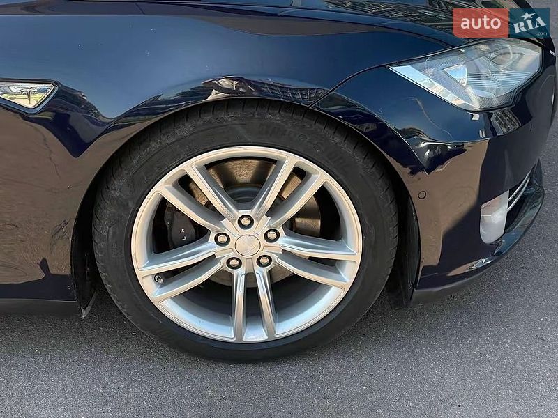 Лифтбек Tesla Model S 2015 в Киеве фото 6 Лифтбек Tesla Model S 2015 в Киеве