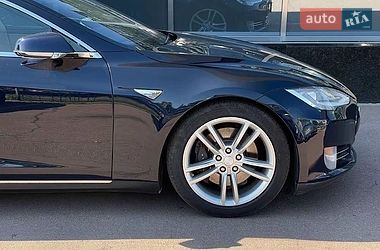 Лифтбек Tesla Model S 2015 в Киеве фото 7 Лифтбек Tesla Model S 2015 в Киеве