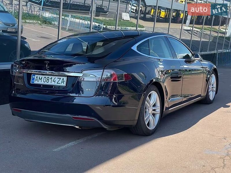 Лифтбек Tesla Model S 2015 в Киеве фото 8 Лифтбек Tesla Model S 2015 в Киеве