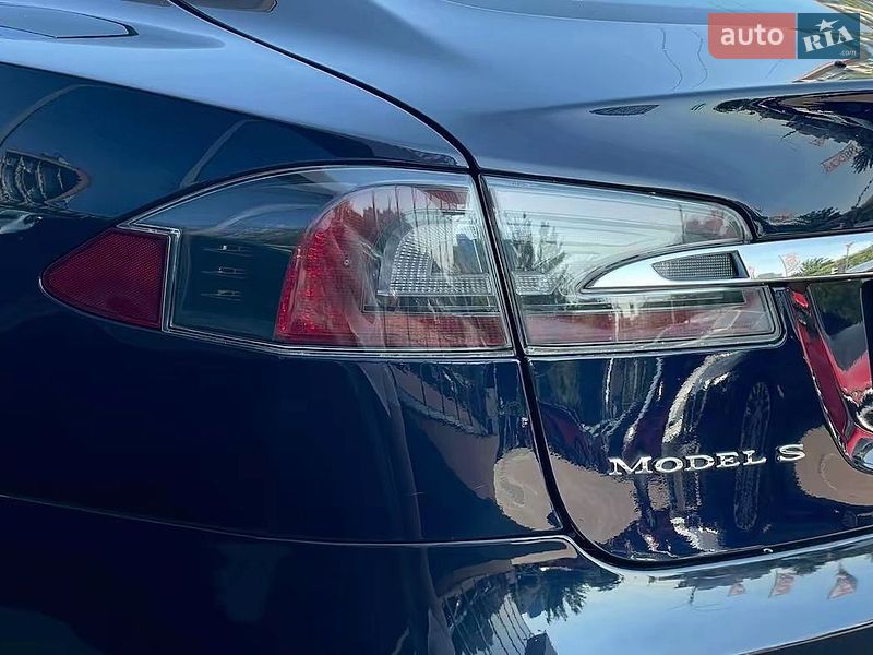 Лифтбек Tesla Model S 2015 в Киеве фото 12 Лифтбек Tesla Model S 2015 в Киеве