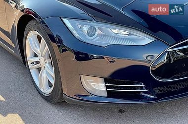 Лифтбек Tesla Model S 2015 в Киеве фото 3 Лифтбек Tesla Model S 2015 в Киеве