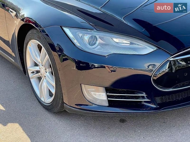 Лифтбек Tesla Model S 2015 в Киеве фото 3 Лифтбек Tesla Model S 2015 в Киеве