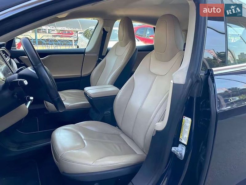 Лифтбек Tesla Model S 2015 в Киеве фото 13 Лифтбек Tesla Model S 2015 в Киеве