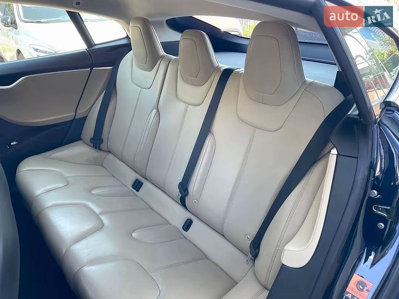 Лифтбек Tesla Model S 2015 в Киеве фото 14 Лифтбек Tesla Model S 2015 в Киеве