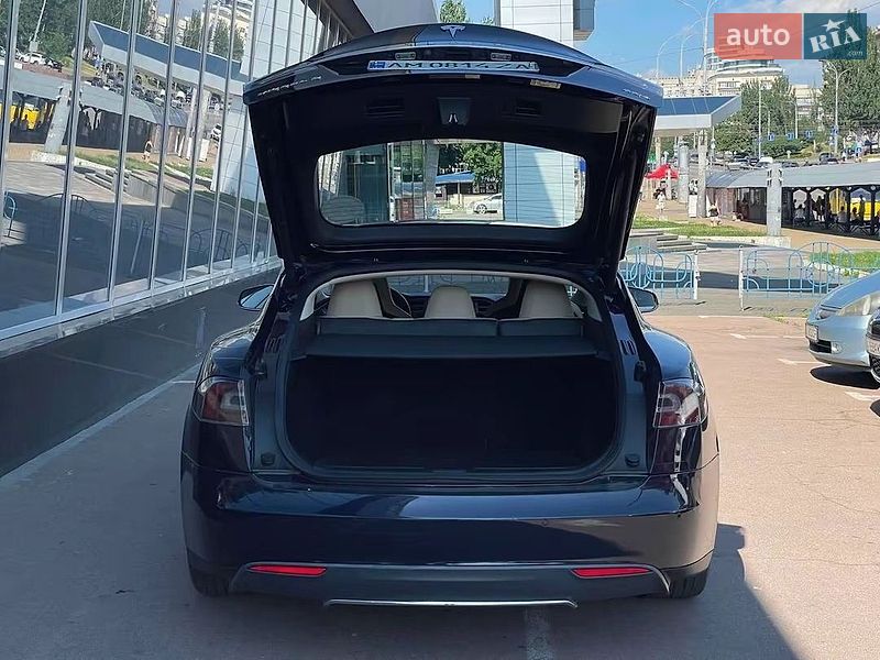 Лифтбек Tesla Model S 2015 в Киеве фото 15 Лифтбек Tesla Model S 2015 в Киеве