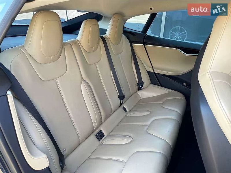 Лифтбек Tesla Model S 2015 в Киеве фото 19 Лифтбек Tesla Model S 2015 в Киеве