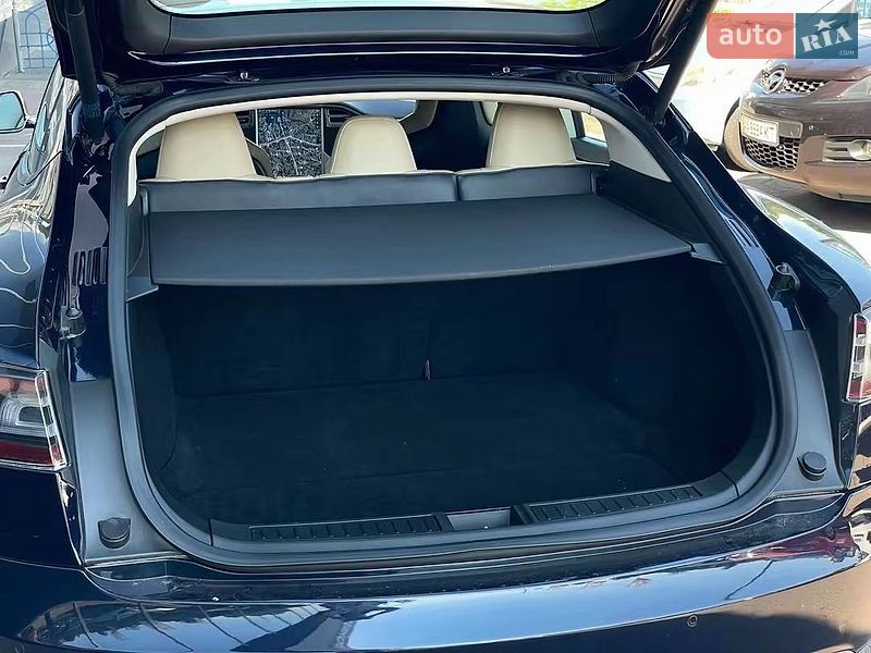 Лифтбек Tesla Model S 2015 в Киеве фото 16 Лифтбек Tesla Model S 2015 в Киеве