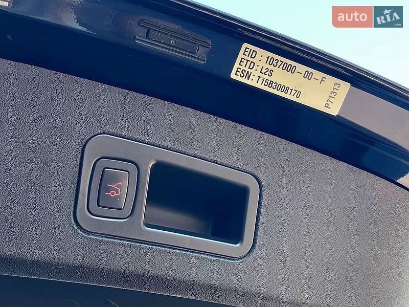Лифтбек Tesla Model S 2015 в Киеве фото 17 Лифтбек Tesla Model S 2015 в Киеве