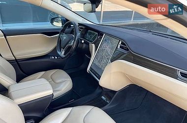 Лифтбек Tesla Model S 2015 в Киеве фото 18 Лифтбек Tesla Model S 2015 в Киеве