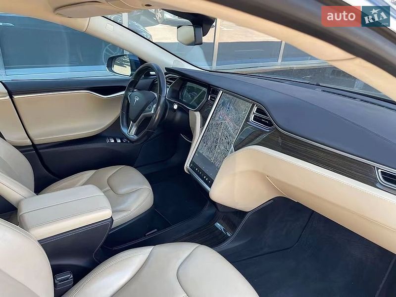Лифтбек Tesla Model S 2015 в Киеве фото 18 Лифтбек Tesla Model S 2015 в Киеве