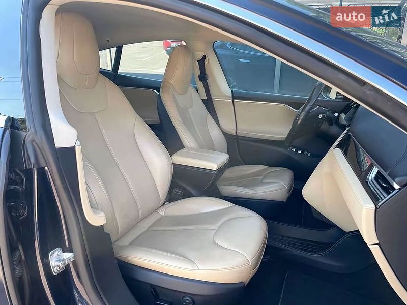 Лифтбек Tesla Model S 2015 в Киеве фото 21 Лифтбек Tesla Model S 2015 в Киеве