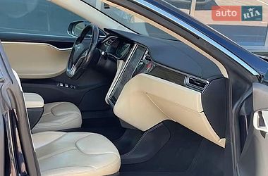 Лифтбек Tesla Model S 2015 в Киеве фото 20 Лифтбек Tesla Model S 2015 в Киеве