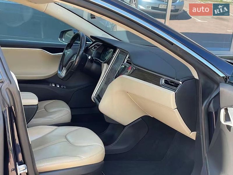 Лифтбек Tesla Model S 2015 в Киеве фото 20 Лифтбек Tesla Model S 2015 в Киеве