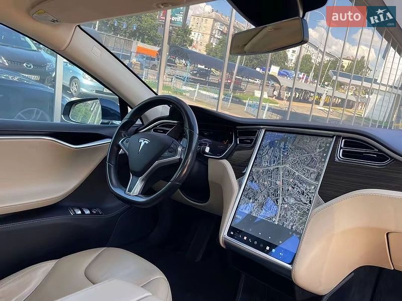 Лифтбек Tesla Model S 2015 в Киеве фото 22 Лифтбек Tesla Model S 2015 в Киеве