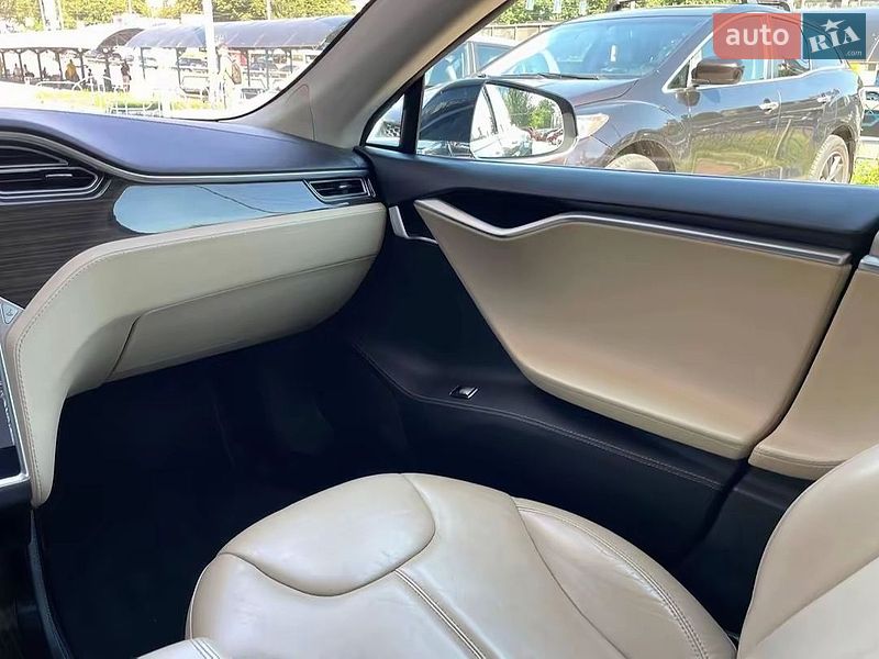 Лифтбек Tesla Model S 2015 в Киеве фото 24 Лифтбек Tesla Model S 2015 в Киеве