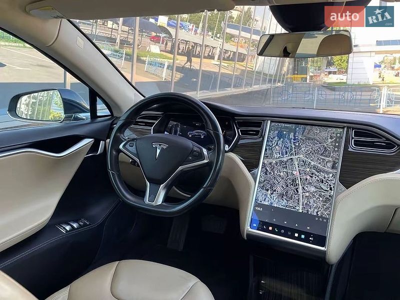 Лифтбек Tesla Model S 2015 в Киеве фото 25 Лифтбек Tesla Model S 2015 в Киеве