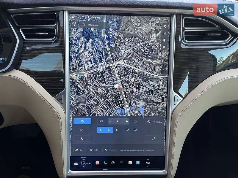Лифтбек Tesla Model S 2015 в Киеве фото 30 Лифтбек Tesla Model S 2015 в Киеве