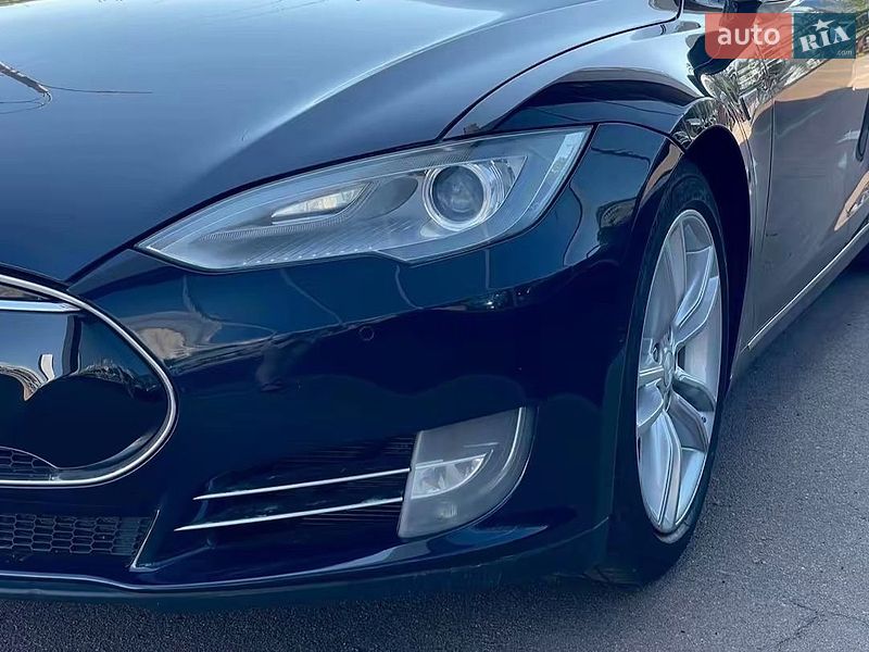 Лифтбек Tesla Model S 2015 в Киеве фото 33 Лифтбек Tesla Model S 2015 в Киеве