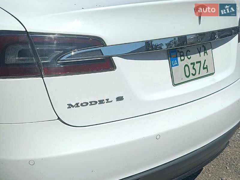 Лифтбек Tesla Model S 2015 в Львове