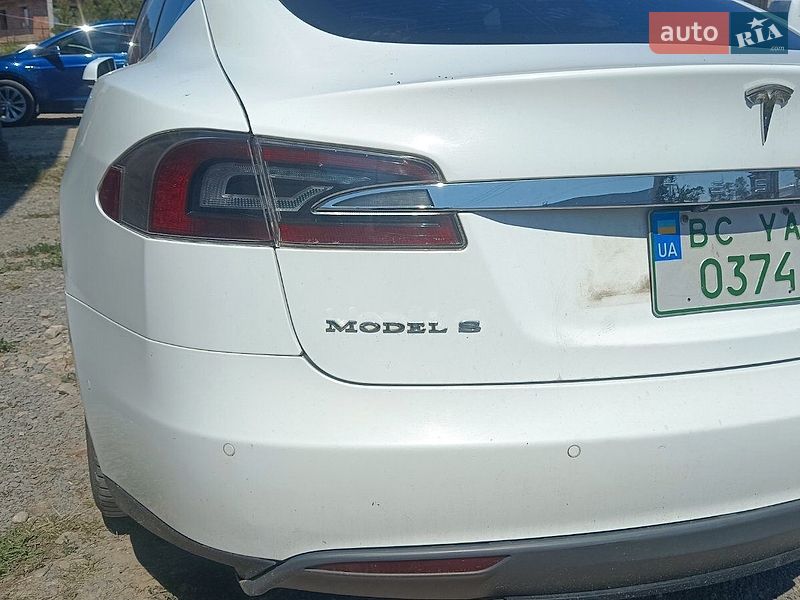 Лифтбек Tesla Model S 2015 в Львове