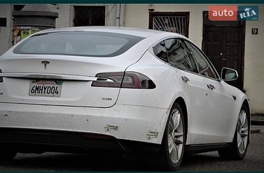 Лифтбек Tesla Model S 2015 в Львове