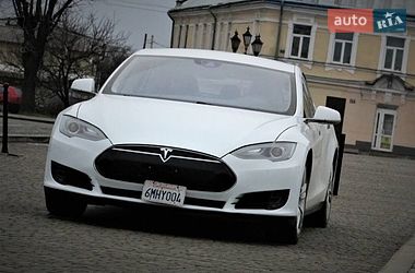 Tesla Model S  2015