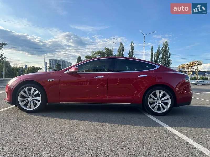 Tesla Model S 2015
