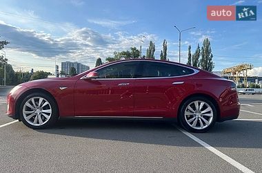 Tesla Model S 2015