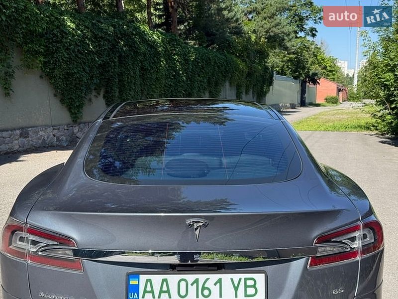 Ліфтбек Tesla Model S 2013 в Харкові