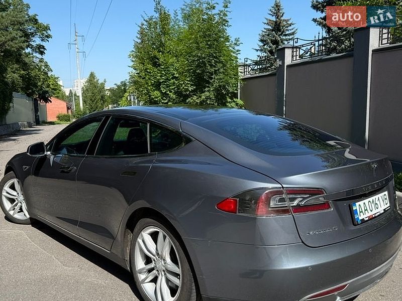 Ліфтбек Tesla Model S 2013 в Харкові