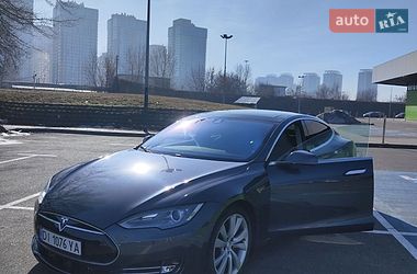 Лифтбек Tesla Model S 2015 в Киеве