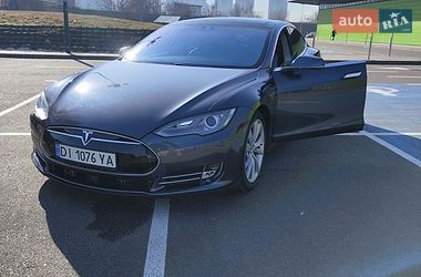 Лифтбек Tesla Model S 2015 в Киеве
