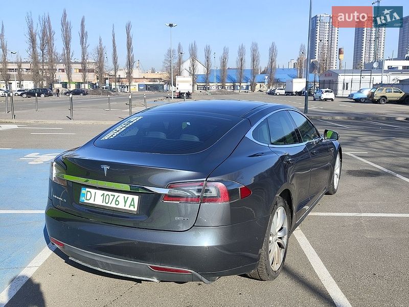 Лифтбек Tesla Model S 2015 в Киеве