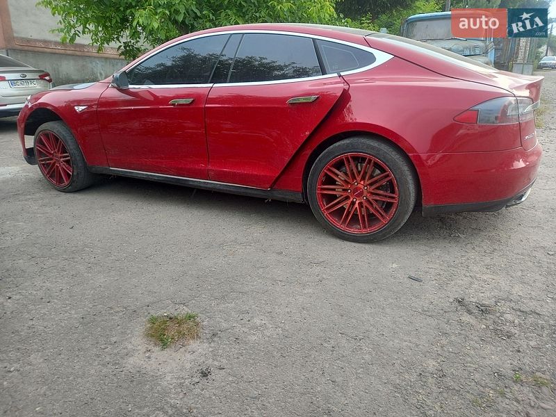 Лифтбек Tesla Model S 2013 в Перемышлянах