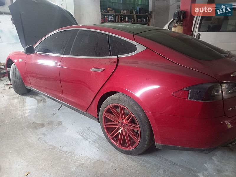 Лифтбек Tesla Model S 2013 в Перемышлянах